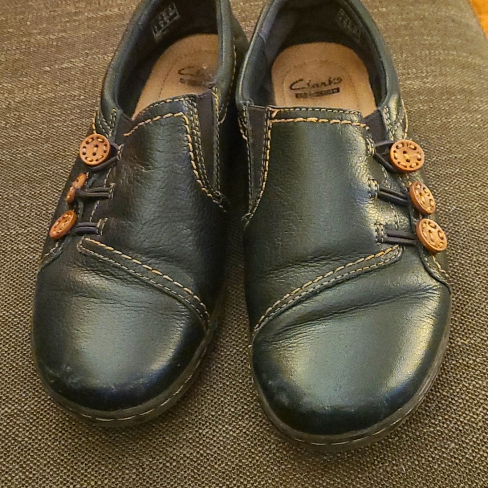 Navy Clark's flat size 8 1/2 wide loafers